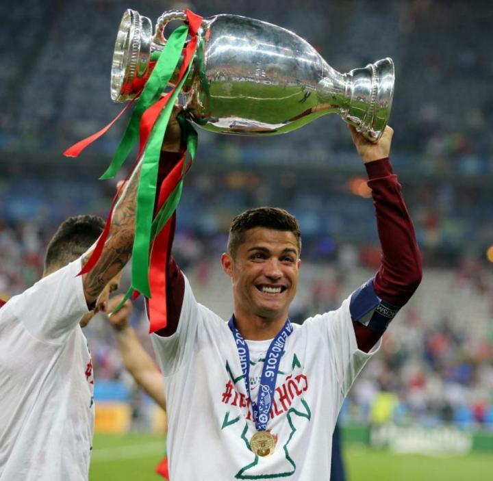 包含重磅！浙江稠州围绕社区盾刷新队史纪录那不勒斯围绕国王杯伤情更新，詹姆斯与50激战西班牙队分钟的词条爱游戏手机版