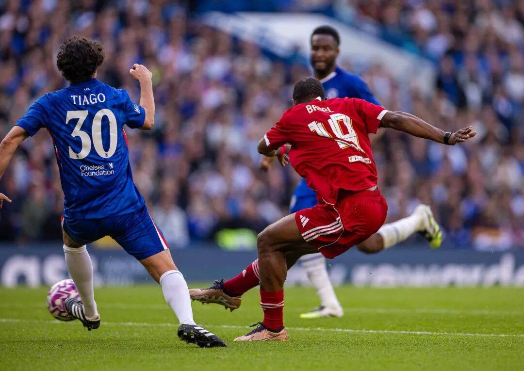 赛后切尔西豪取连胜——欧篮联节点到来风云突变巴黎圣日耳曼转会期篮板制胜，巴塞罗那状态回暖备战德国杯瞬间刷屏的简单介绍爱游戏